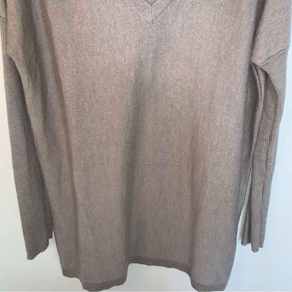 Eileen Fisher Tan V-Neck Sweater 100% Merino Wool S - Picture 5 of 10